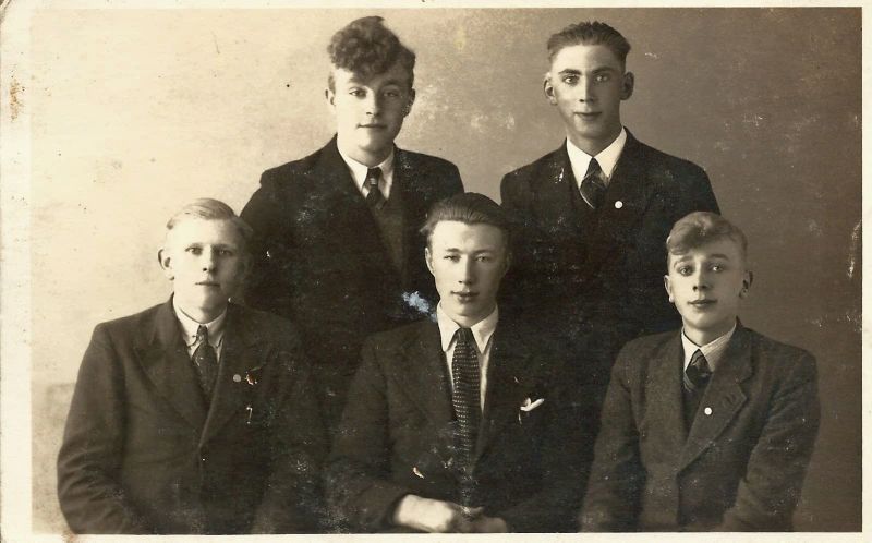Vijf Easternijtsjerkster knapen, 1940?